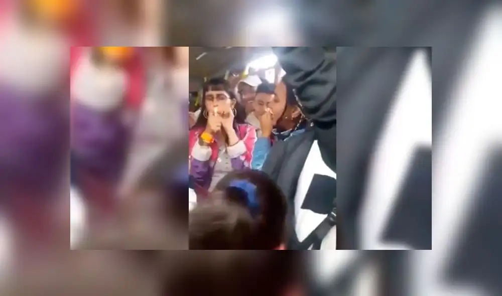 Graban a jóvenes fumando marihuana dentro de un bus y causan polémica [VIDEO]