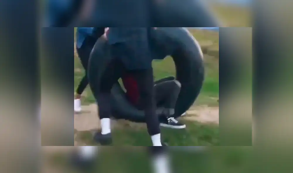 YouTube viral: chico se sube a llanta para lanzarse desde elevada colina y pasa esto [VIDEO]