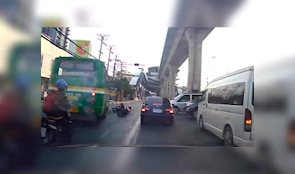 Desliza para ver el desenlace del video viral publicado en YouTube. Foto: Captura.