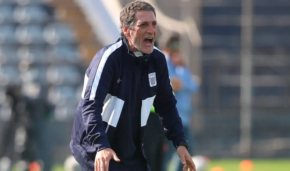 Mario Salas firmó por una temporada y media con Alianza Lima. Foto: Prensa Alianza Lima