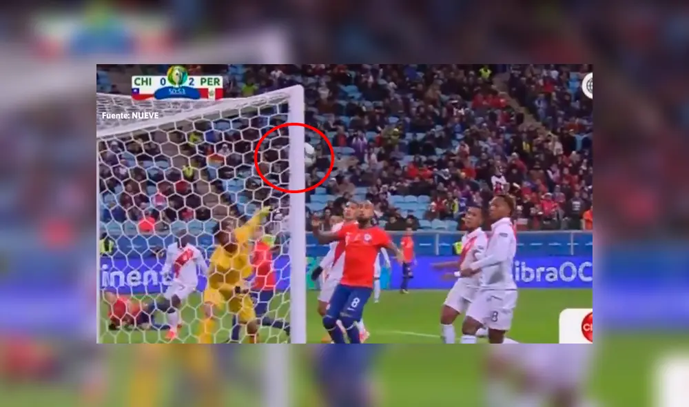 Peru vs Chile: cabezazo de Eduardo Vargas pega en el palo. Foto: captura de video.