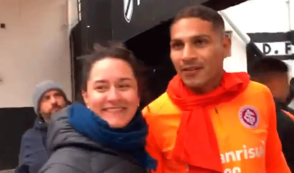 Paolo Guerrero tuvo emotivo gesto con hincha en Uruguay.