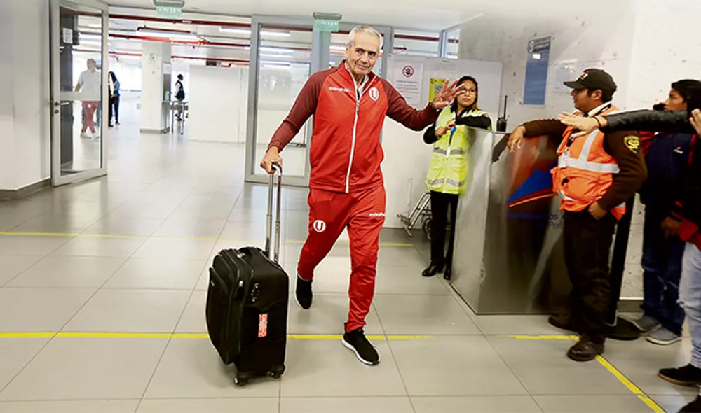 El técnico uruguayo logró 4 victorias, un empate y una derrota con Universitario.