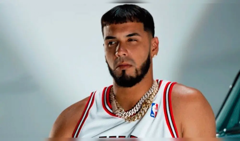 Anuel AA se enfrenta a Ivy Queen tras nombrar reina del reggaetón a Karol G