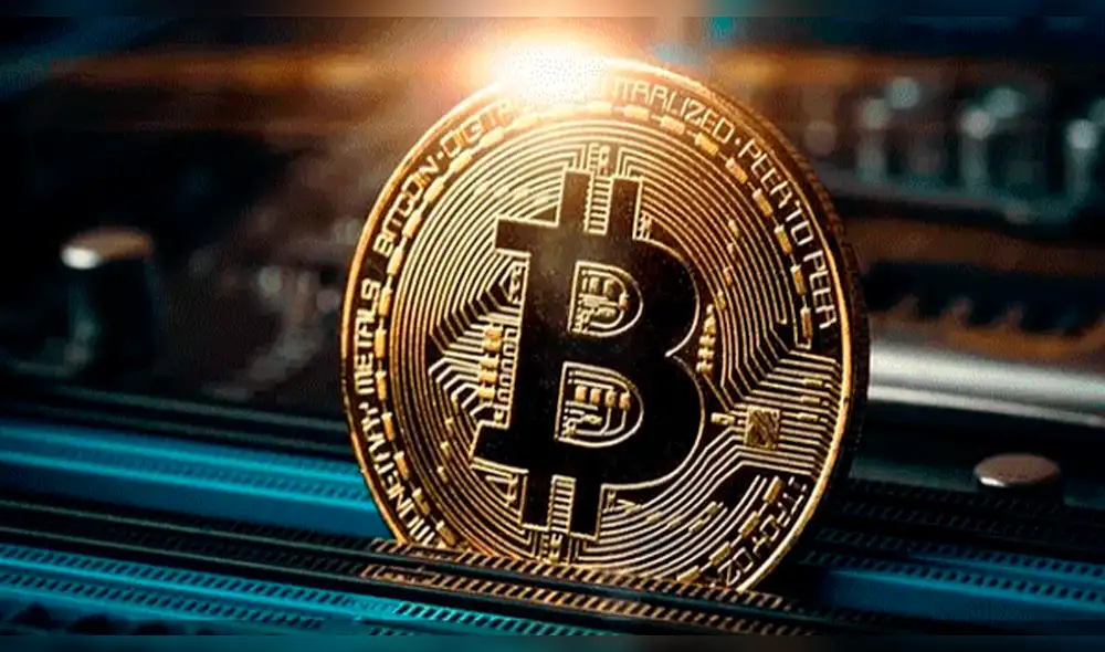 Bitcoin: Precio se dispara y bordea a los 9 mil dólares
