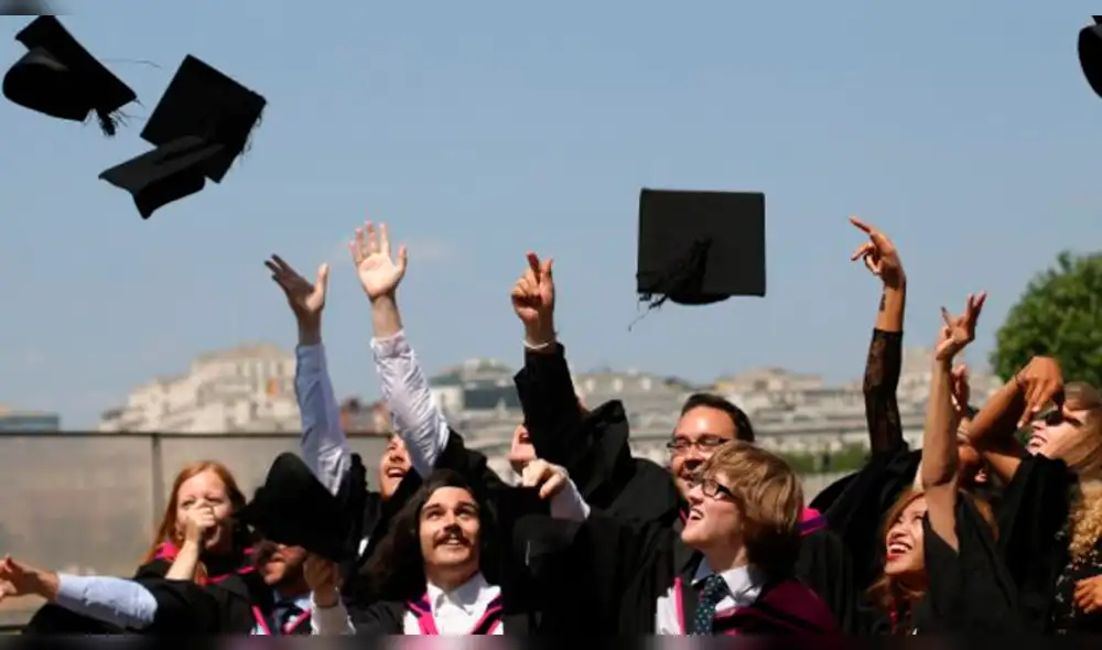 ¿Es necesario pasar por la universidad para ser millonario?