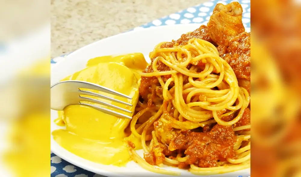 Tallarines rojos con pollo