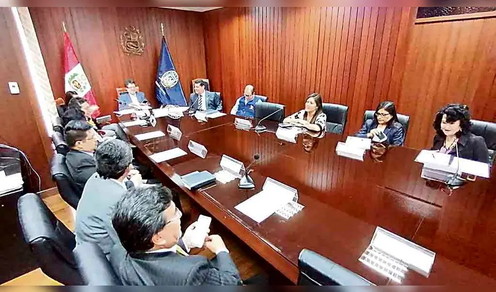 reunión. Magistrados de la Corte de Arequipa continúan en sesión permanente, un mecanismo para exigir su aumento. reunión. Magistrados de la Corte de Arequipa continúan en sesión permanente, un mecanismo para exigir su aumento.