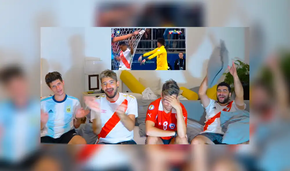 El grupo de jóvenes argentinos, conocidos como 'Los Displicentes' tuvieron una emotiva reacción al partido entre Perú y Chile.