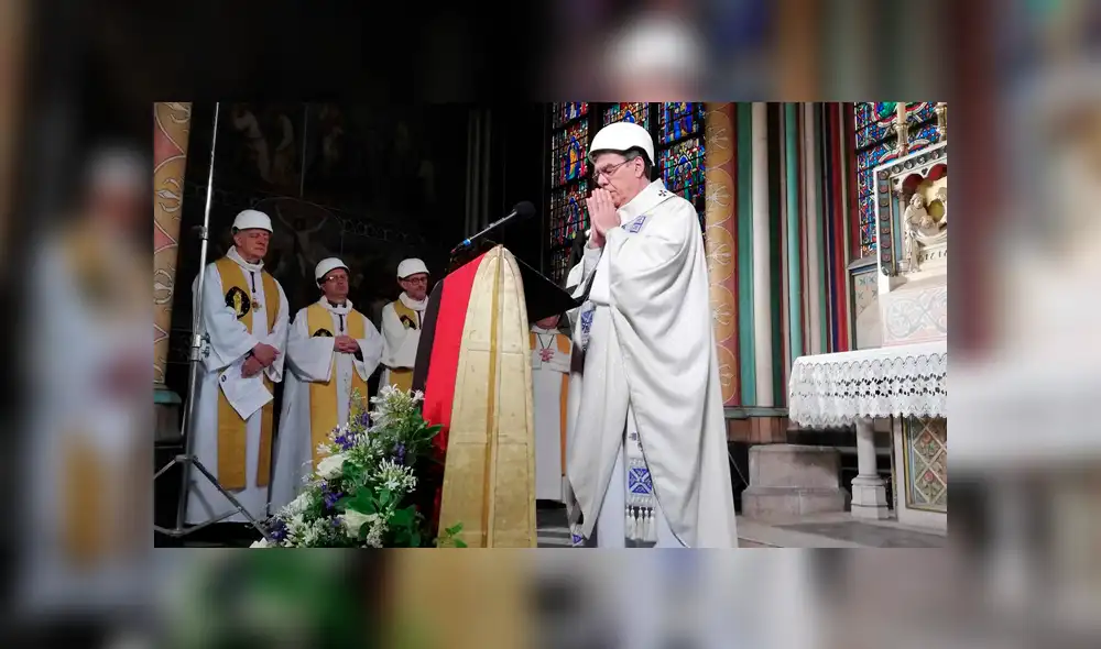 Se celebra la primera misa en la Catedral de Notre Dame a dos meses del incendio Se celebra la primera misa en la Catedral de Notre Dame a dos meses del incendio