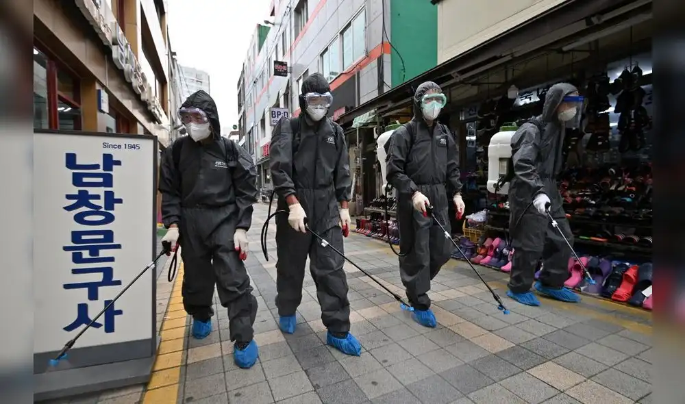 South Korean health officials from Bupyeong-gu Office wearing protective gear, spray disinfectants at a shopping district in Incheon on September 17, 2020 amid the new COVID-19 coronavirus pandemic. - South Korea -- which largely overcame an early Covid-19 surge with extensive tracing and testing -- has seen several clusters in recent weeks, raising concerns of a second wave and prompting authorities to tighten social distancing measures last month. (Photo by Jung Yeon-je / AFP) South Korean health officials from Bupyeong-gu Office wearing protective gear, spray disinfectants at a shopping district in Incheon on September 17, 2020 amid the new COVID-19 coronavirus pandemic. - South Korea -- which largely overcame an early Covid-19 surge with extensive tracing and testing -- has seen several clusters in recent weeks, raising concerns of a second wave and prompting authorities to tighten social distancing measures last month. (Photo by Jung Yeon-je / AFP)