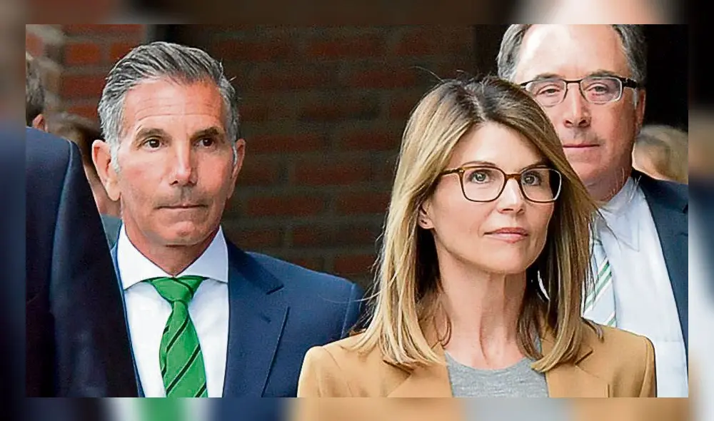 JUEZ NIEGA DESESTIMAR CARGOS PENALES CONTRA LA ACTRIZ LORI LOUGHLIN Y SU ESPOSO MOSSIMO GIANNULLI JUNTO A OTROS 12 PADRES ACUSADOS DE INTENTAR COMPRAR EL INGRESO DE SUS HIJOS A LA UNIVERSIDAD //