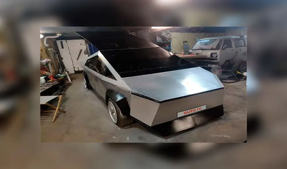 La misma 'réplica' que se hizo viral en redes sociales está disponible en internet. Foto: Auto.ru La misma 'réplica' que se hizo viral en redes sociales está disponible en internet. Foto: Auto.ru