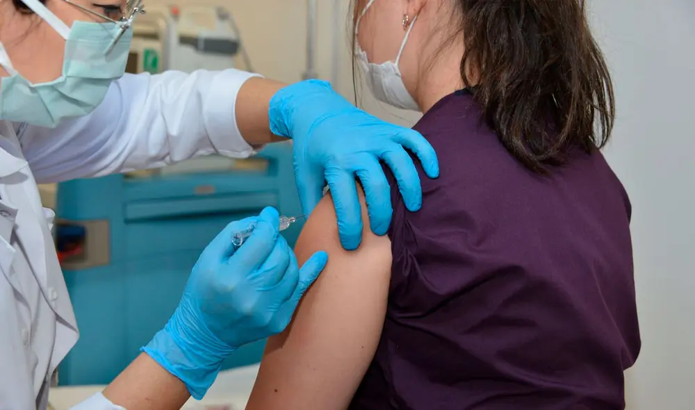 Un funcionario del Ministerio de Ciencia y Tecnología de China dijo que ya hay 13 vacunas desarrolladas parcial o totalmente por el país asiático en la fase 3. Foto: EFE