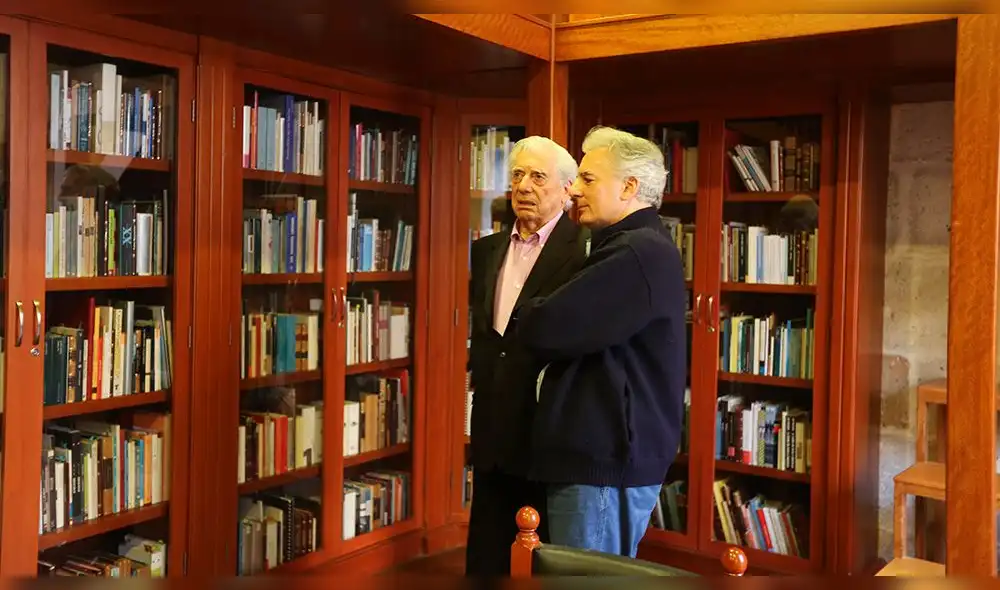 ESCRITOR MARIO VARGAS LLOSA EN TU TIERRA NATAL AREQUIPA RODANDO UN DOCUMENTAL ESCRITOR MARIO VARGAS LLOSA EN TU TIERRA NATAL AREQUIPA RODANDO UN DOCUMENTAL
