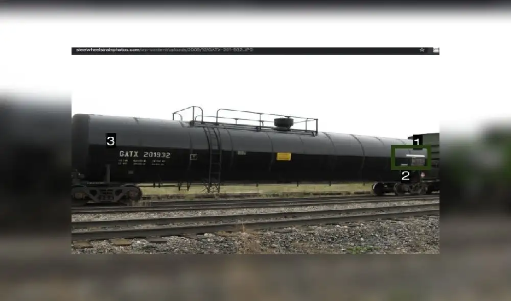 Peruvian army soldiers patrol close to major hotels in Lima on March 16, 2020, one day after President Martin Vizcarra announced a State of Emergency and a two-week nationwide home-stay quarantine together with the closure of all borders to fight the spread of the novel COVID-19 coronavirus. - No fatalities have been recorded of the 86 cases of Covid-19 detected in the country. (Photo by Cris BOURONCLE / AFP)