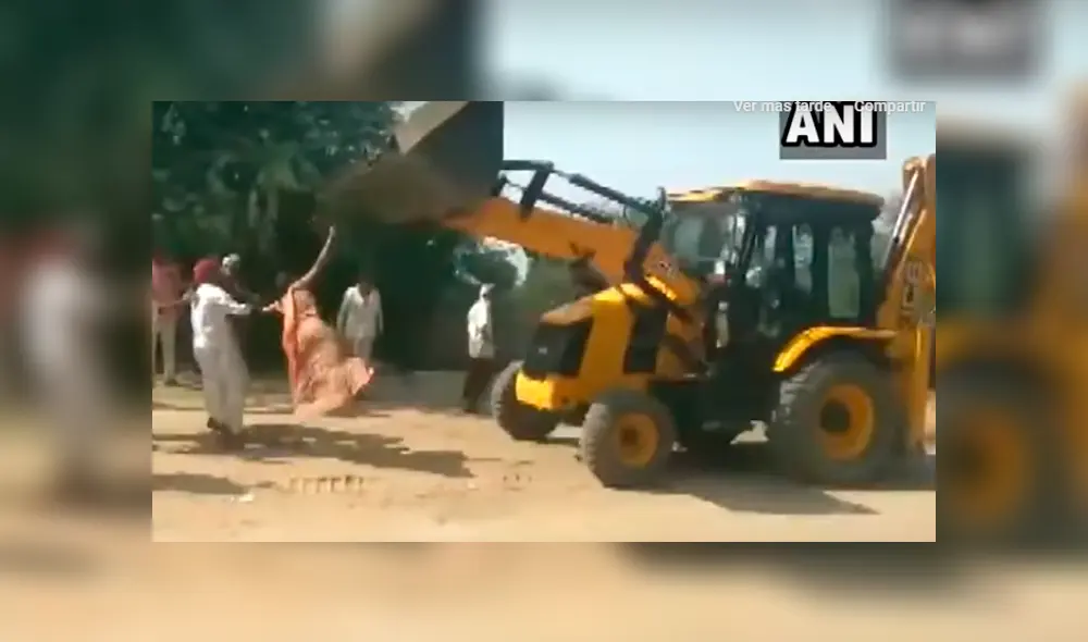 Anciana se enfrenta y vence a una excavadora para que no derrumbe su casa [VIDEO]
