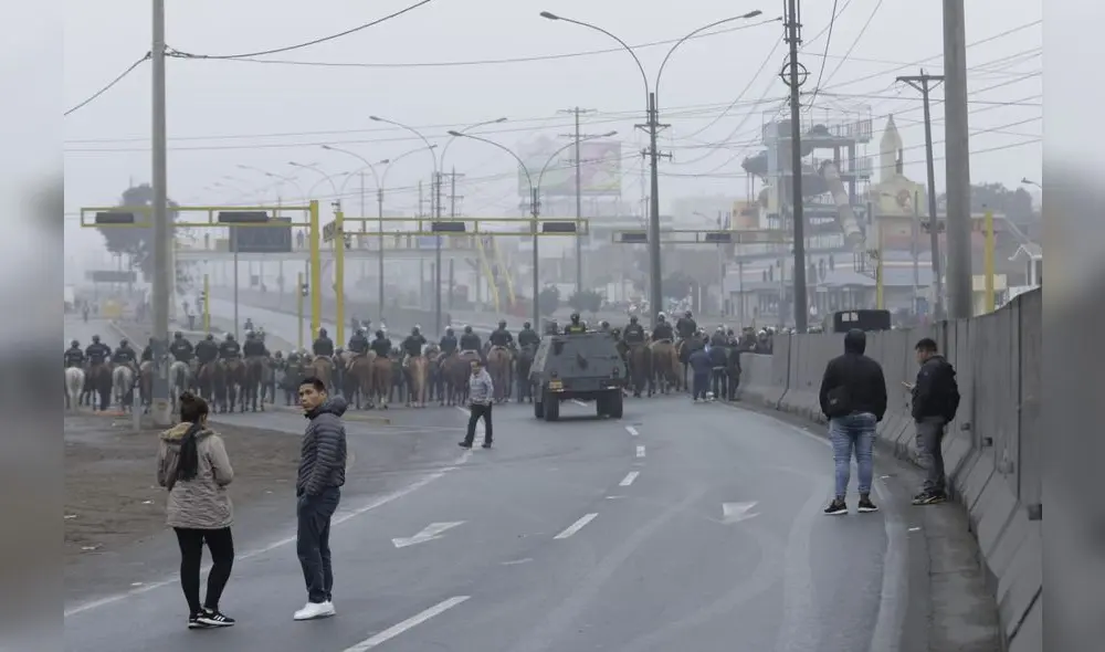 Vecinos marchan contra peajes en la Panamericana Norte [FOTOS]