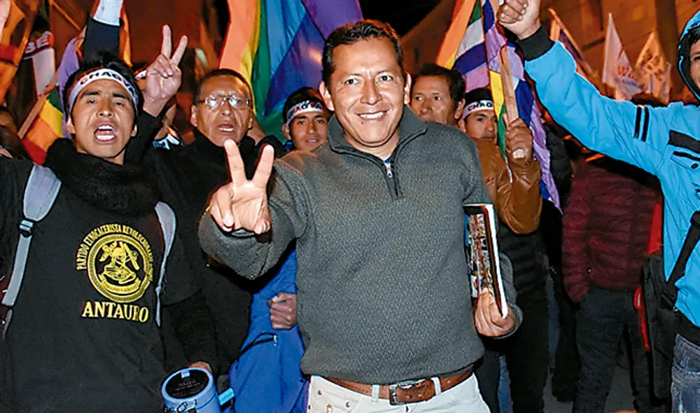 Vizcarra empezó dialogar con las nuevas bancadas Vizcarra empezó dialogar con las nuevas bancadas