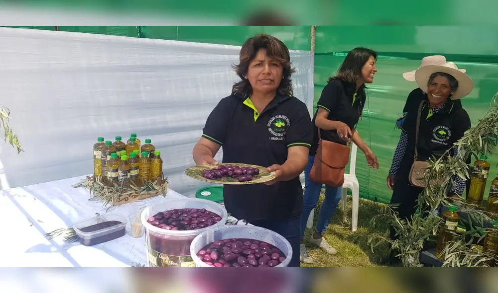 Las damas cuentan con un stand en el Festival de la Aceituna, organizado por la Dirección Regional de Agricultura. Foto: Liz Ferrer Las damas cuentan con un stand en el Festival de la Aceituna, organizado por la Dirección Regional de Agricultura. Foto: Liz Ferrer