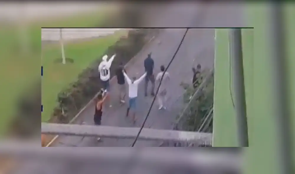 Presuntos barristas de Universitario y Cristal causan pánico en las calles [VIDEO]