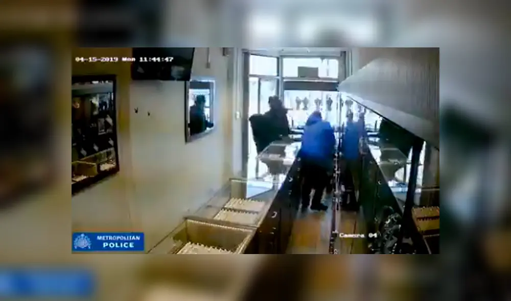 Desliza hacia la izquierda para ver el ocurrente blooper de los delincuentes. Video viral de YouTube.