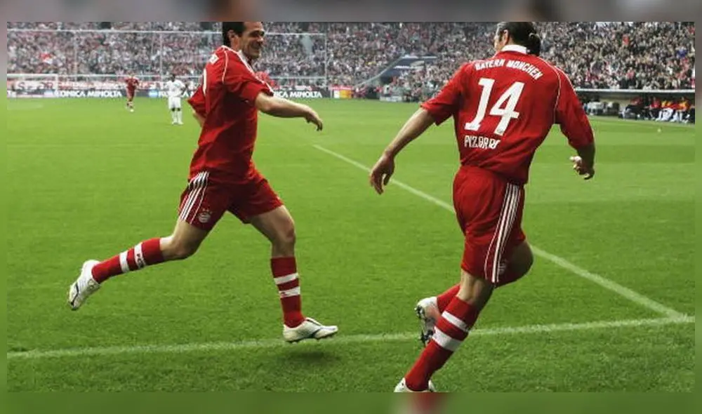 Willy Sagnol compartiendo equipo en el Bayern Munich con Claudio Pizarro. Foto: Internet.