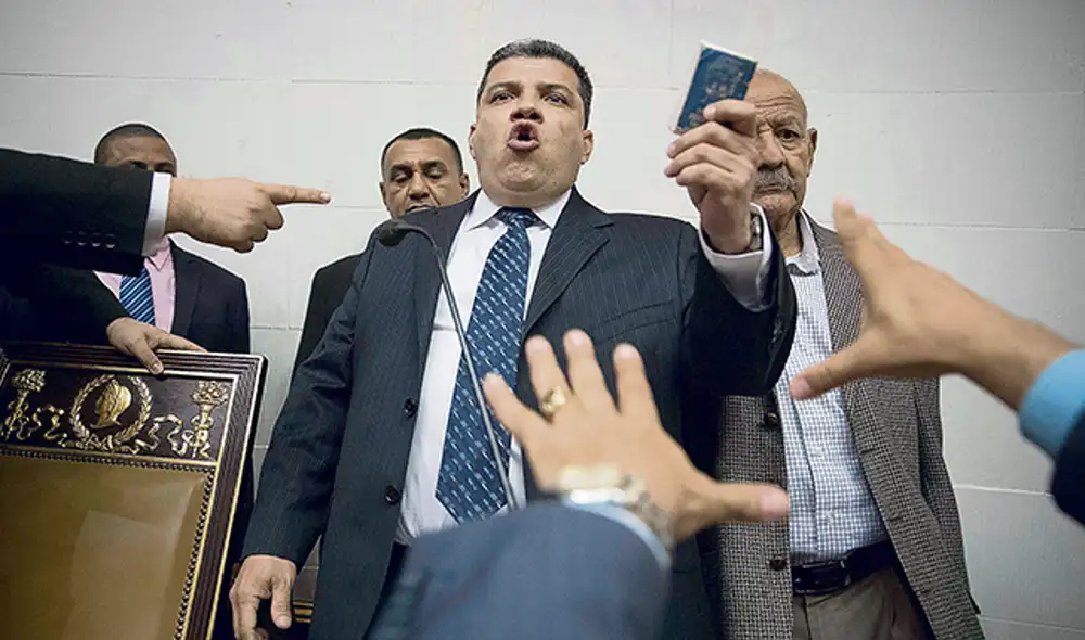 Cantinflesco. Luis Parra asumió a su manera el cargo de presidente de la Asamblea Nacional. Foto: EFE.