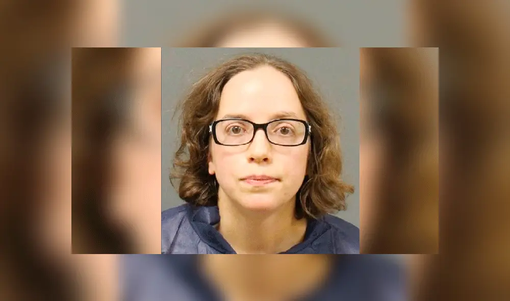 Animalista pierde el control y apuñala a señora que usaba botas de piel [VIDEO]