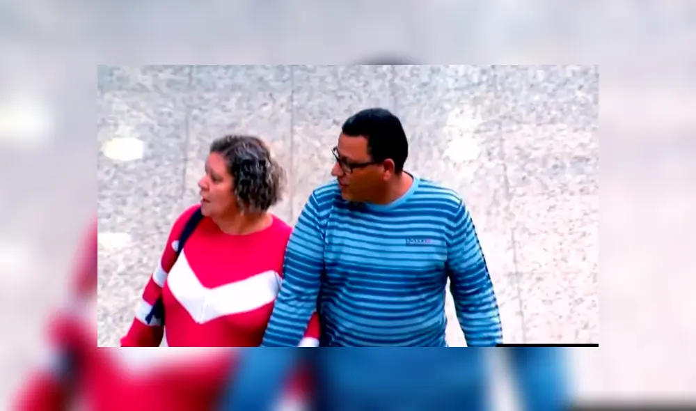Youtube: Mujer desata su furia cuando su pareja coquetea con otra en escaleras [VIDEO] 