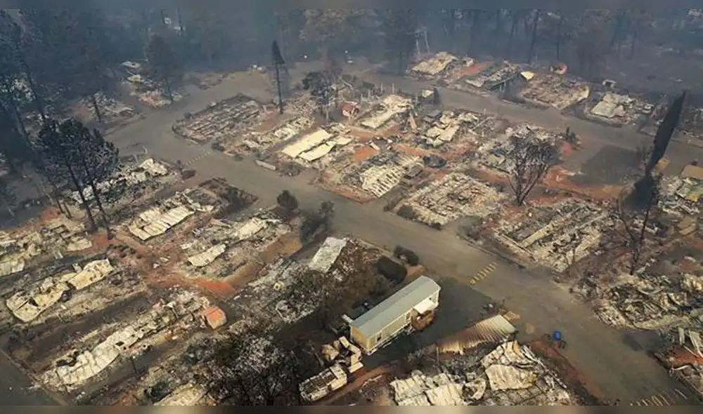Incendios en California desencadenan más de 1000 desapariciones y 74 muertes