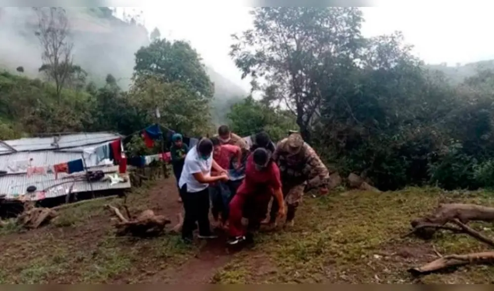 Ejército peruano asiste parto de pobladora en Piura. Ejército peruano asiste parto de pobladora en Piura.