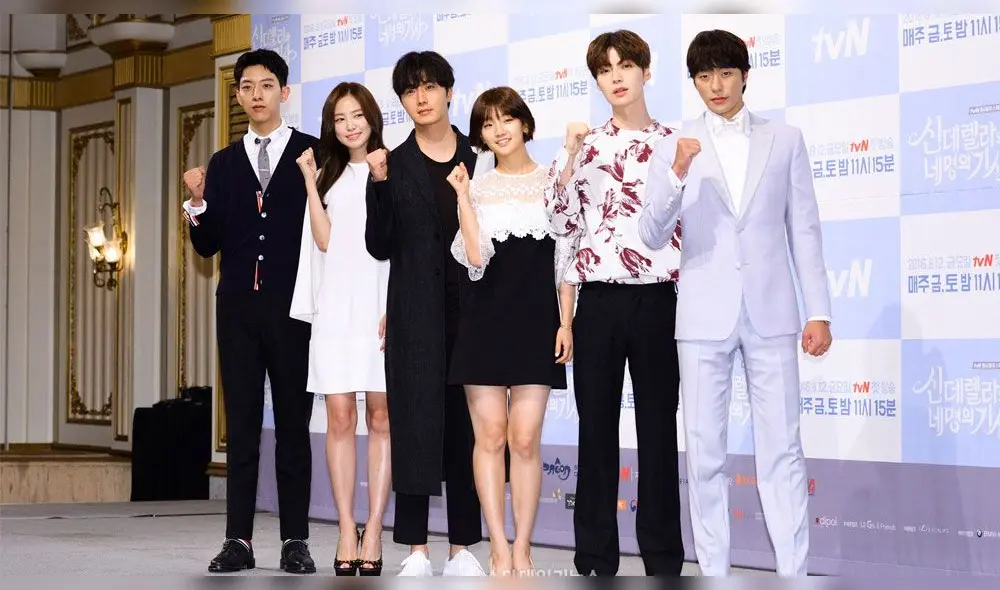 Park So Dam y Naeun formaron parte del elenco de "Cinderella and Four Knights" junto a Jung Il Woo, Ahn Jae Hyun y Lee Jung Shin.