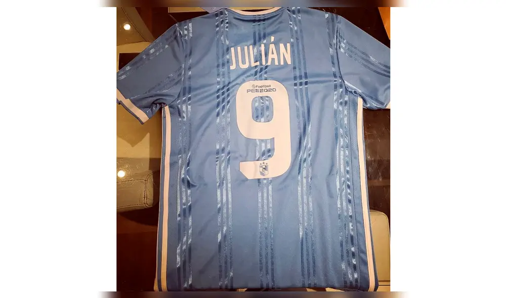 Sporting Cristal: hincha regala camiseta personalizada a su padre que salió de cuidados intensivos. Sporting Cristal: hincha regala camiseta personalizada a su padre que salió de cuidados intensivos.