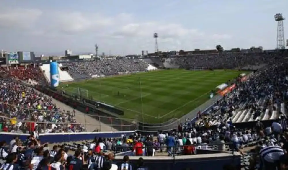 Hincha de Alianza propuso curiosa idea a todos los abonados blanquiazules. Hincha de Alianza propuso curiosa idea a todos los abonados blanquiazules.