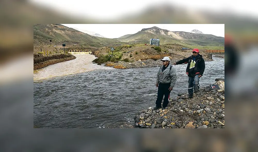 PRUEBAS. Arasi contamina cada segundo río Llallimayo.