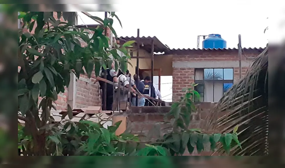 Momentos de la intervención a los dos agentes policiales.