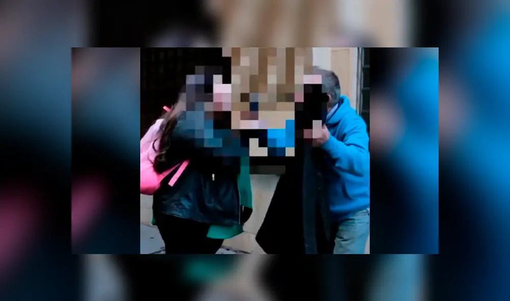 El delincuente le entregó las pertenencias sustraídas a su propietaria, gracias a la labor del héroe. Foto: captura El delincuente le entregó las pertenencias sustraídas a su propietaria, gracias a la labor del héroe. Foto: captura