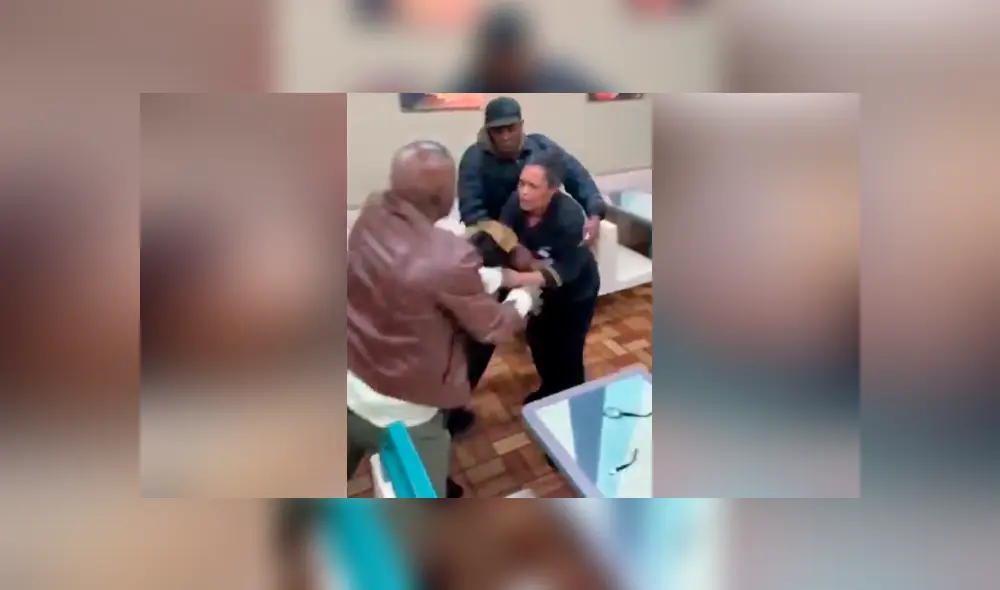 Trabajadora de Burger King enloquece e intenta 'hechizar’ a cliente durante una extraña pelea [VIDEO]