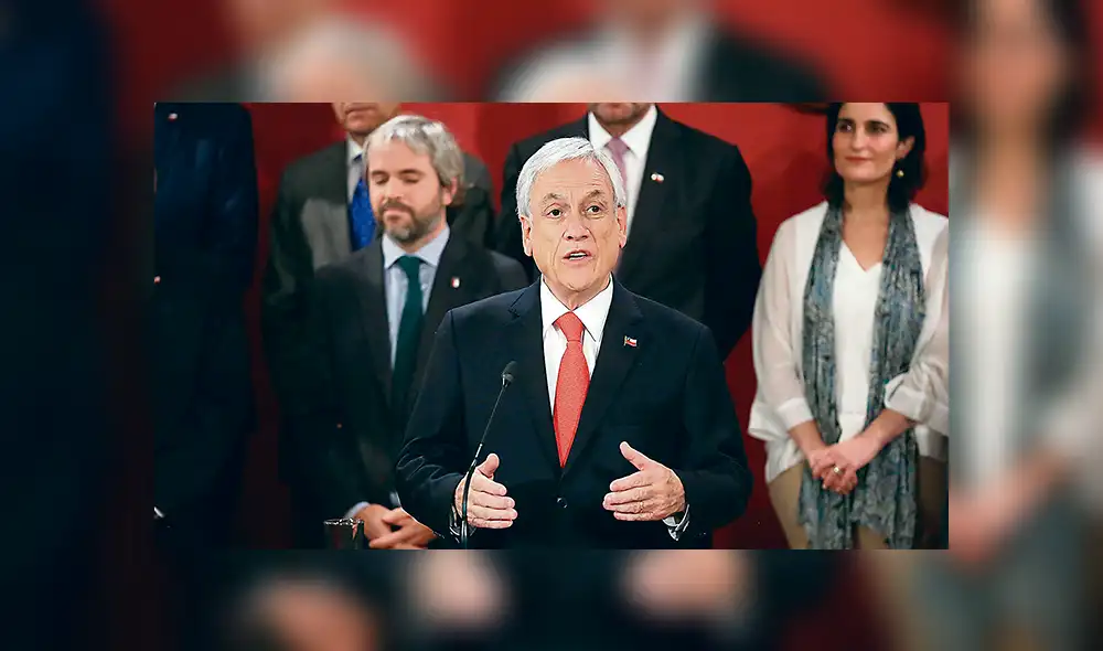 Sebastián Piñera llama a una nueva Constitución en medio de protesta popular