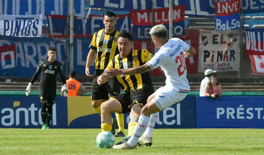 Sigue aquí EN VIVO ONLINE el Peñarol vs. Nacional por la jornada 12 del Campeonato de Uruguay 2019. | Foto: Francisco Flores Sigue aquí EN VIVO ONLINE el Peñarol vs. Nacional por la jornada 12 del Campeonato de Uruguay 2019. | Foto: Francisco Flores