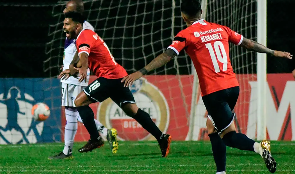 Independiente venció a Fénix a domicilio por los octavos de la Copa Sudamericana. Foto: AFP.