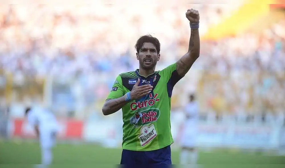 Sebastián “Loco” Abreu aceptó dirigir a club centroamericano, pero sin retirarse