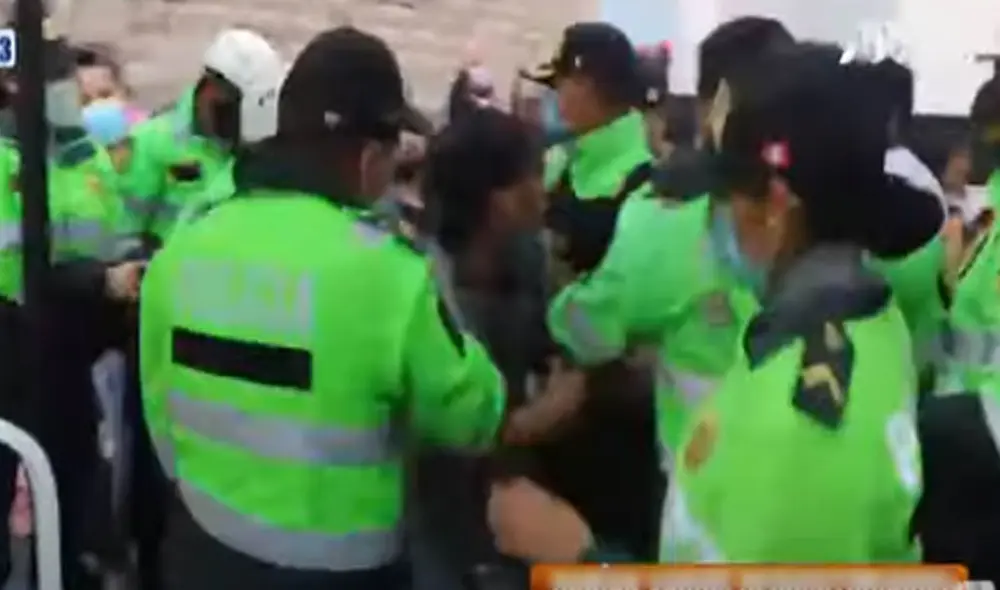 Personas se resistieron a ser intervenidas por los efectivos tras estar incumpliendo las medidas sanitarias, Foto: captura de ATV