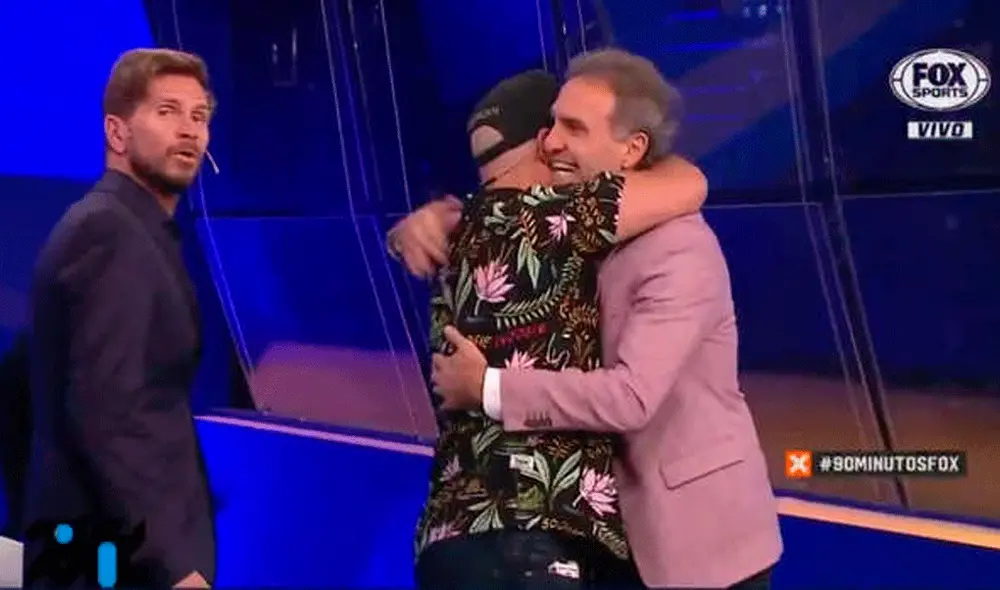 El Mago Plomo, quien acompaña a todas partes a la selección peruana, deslumbró con sus actos de magia a los periodistas de Fox Sports.