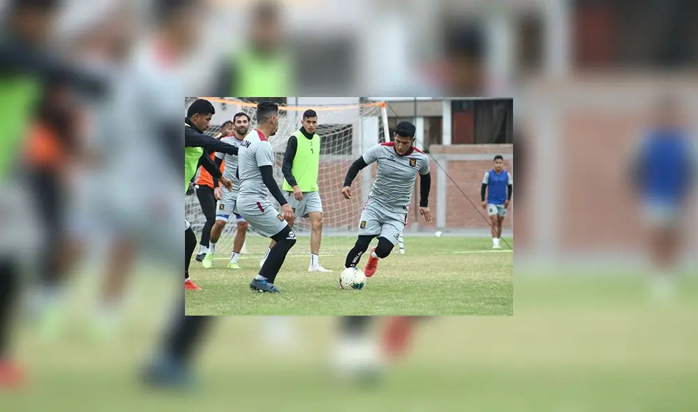 Alexis Arias durante un partido de práctica en el colegio Santa María en Lima