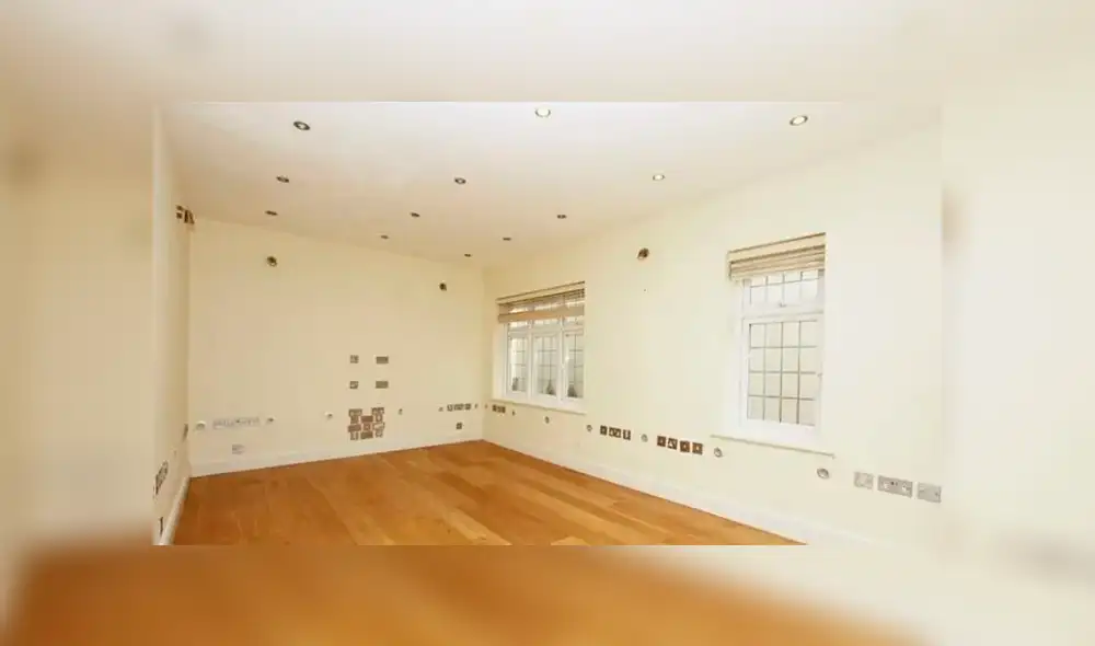 Casa con cientos de conectores de electricidad es puesta a la venta por millonaria cifra [FOTOS]