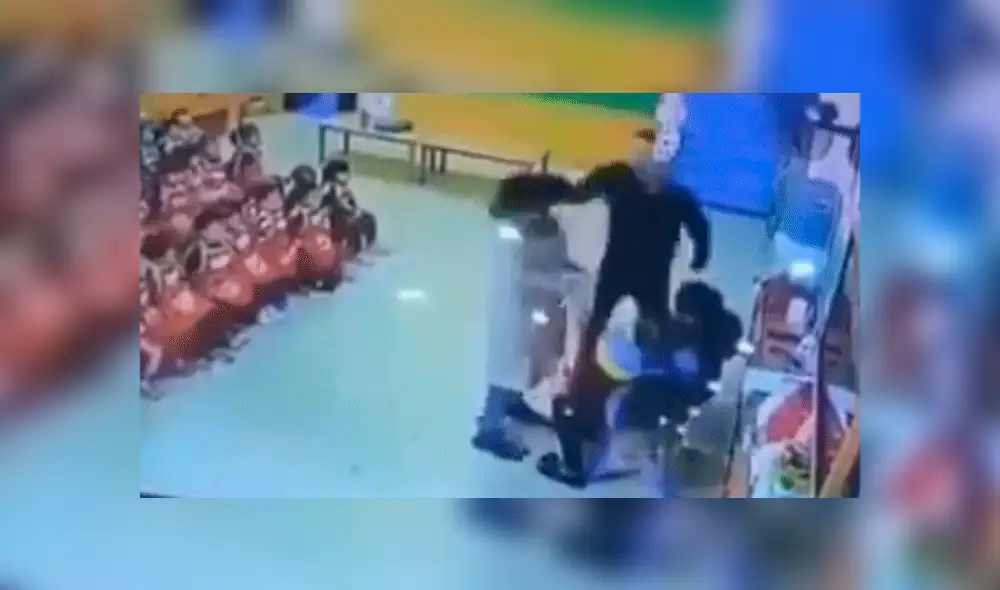 Hombre golpea a la profesora de su hija tras descubrir que la maltrataba Hombre golpea a la profesora de su hija tras descubrir que la maltrataba