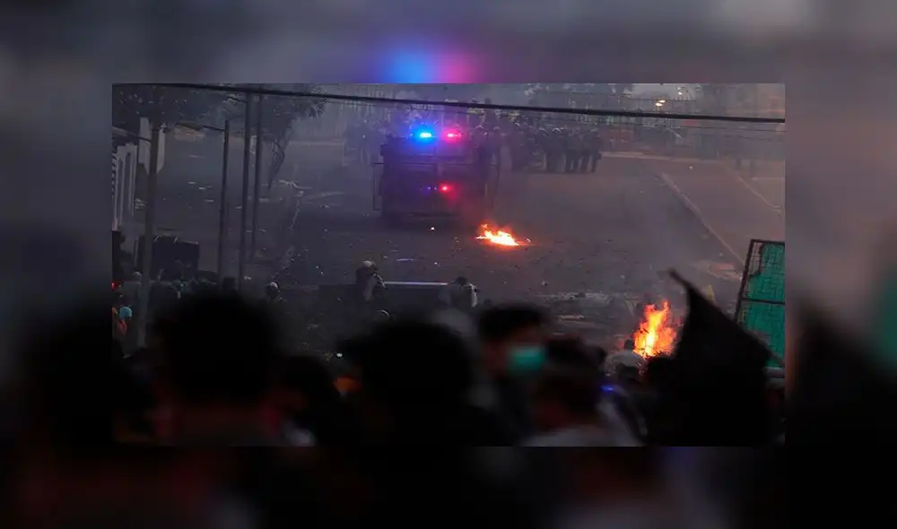 En Quito se vivió otra intensa jornada de enfrentamientos entre policías y manifestantes. Foto: EFE