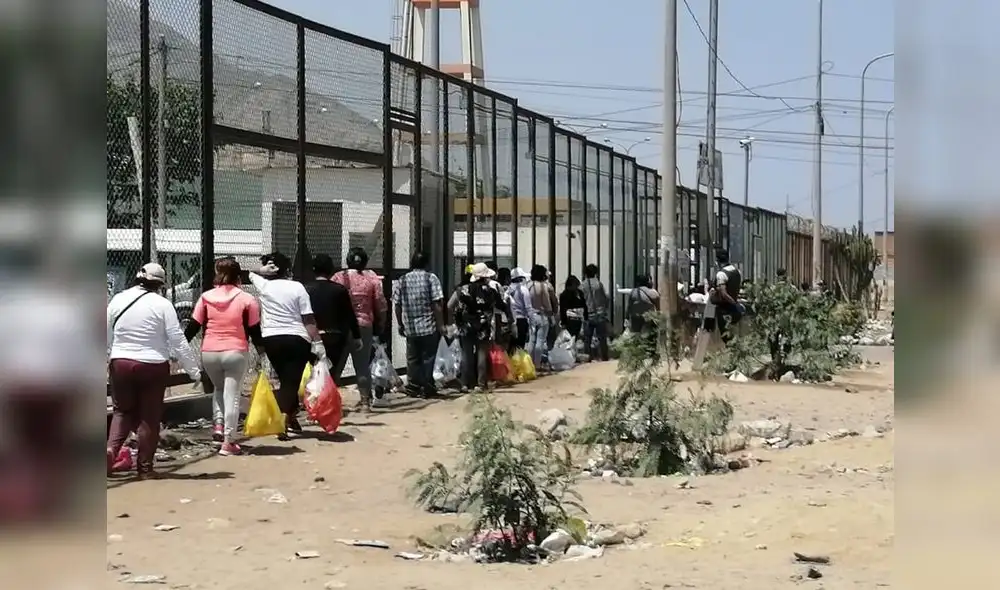 La Libertad: familiares de reclusos forman largas filas en El Milagro La Libertad: familiares de reclusos forman largas filas en El Milagro